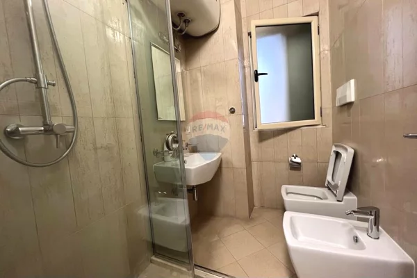 Shtepi me qera 2+1 ne Tirane - 97,000 Leke