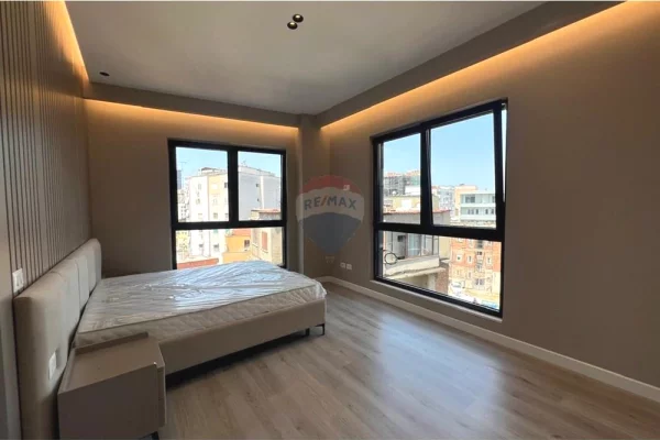 Shtepi me qera Apartament ne Tirane, 2+1, Mobilimi E mobiluar, Pagesa 1,000  Euro.