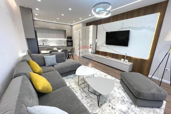 Shtepi me qera 2+1 ne Tirane - 800 Euro