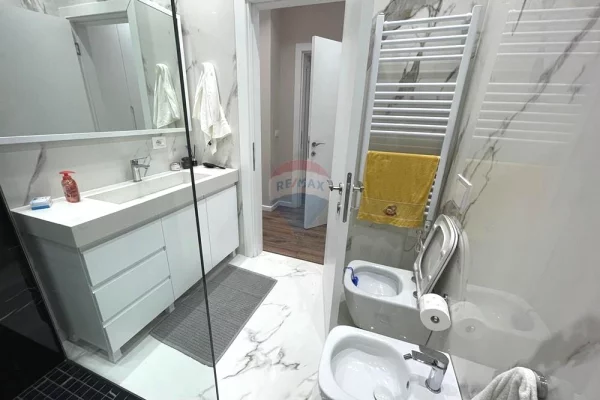 Shtepi me qera Apartament ne Tirane, 2+1, Mobilimi E mobiluar, Pagesa 800  Euro.