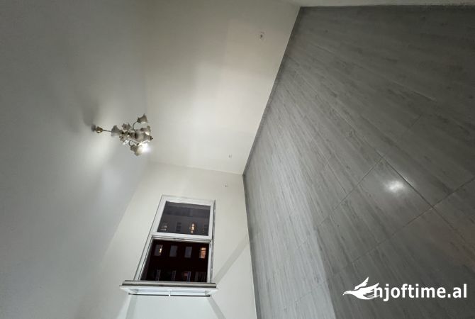 Ambient biznesi me qera 3+1 ne Tirane - 2,500 Euro