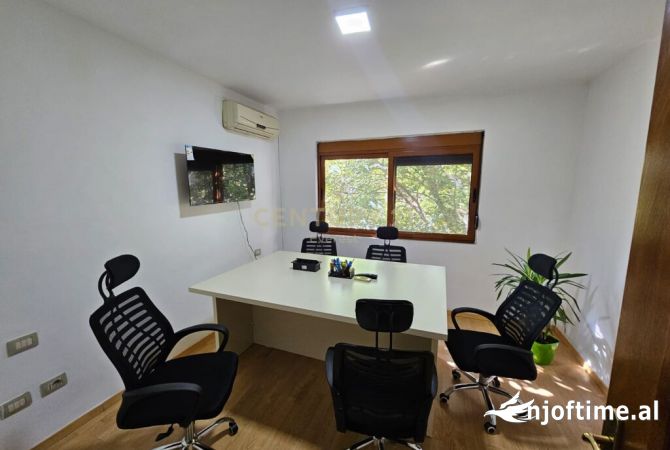 Ambjent biznesi me qera 3+1 ne Tirane - 850 Euro