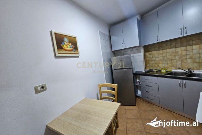 Zyre me qira ne qender te Tiranes, 9-Kateshet (Caffe Europa) Tirane