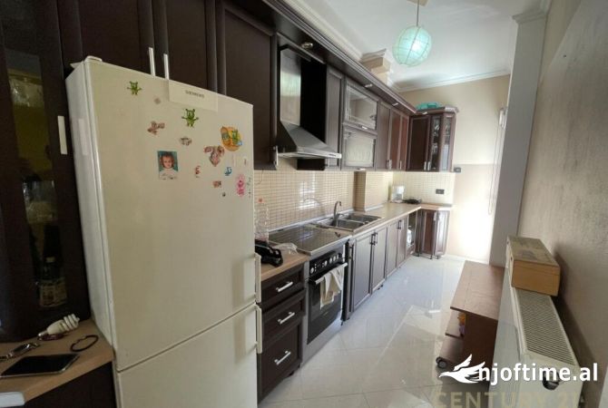 Truall ose Toke ne Tirane - 125,000 Euro