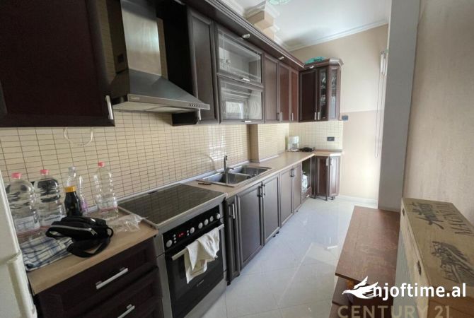 Truall ose Toke ne Tirane - 125,000 Euro