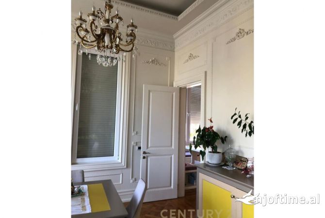 Shtepi me qera 7+1 ne Tirane - 7,000 Euro