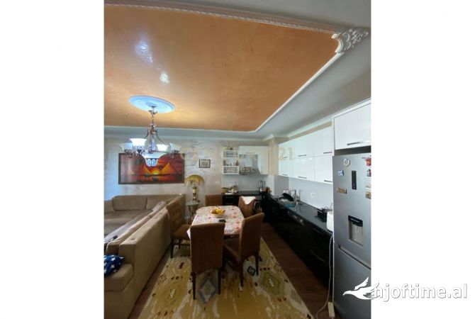 Shtepi ne shitje Apartament ne Tirane, 2+1, Mobilimi E mobiluar, Pagesa 140,000  Euro.