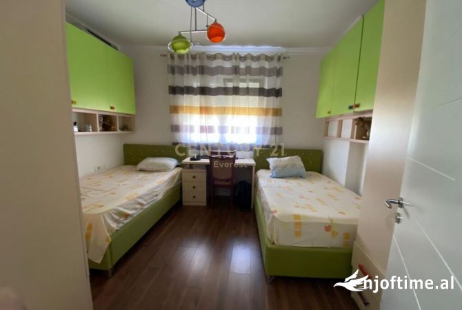 Shtepi ne shitje Apartament ne Tirane, 2+1, Mobilimi E mobiluar, Pagesa 140,000  Euro.