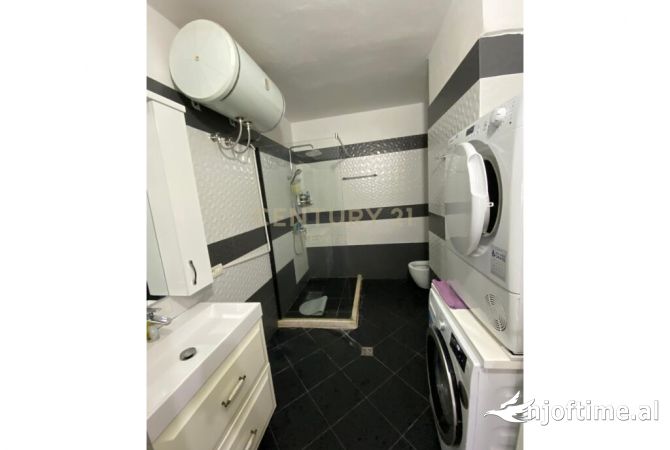 Shtepi ne shitje Apartament ne Tirane, 2+1, Mobilimi E mobiluar, Pagesa 140,000  Euro.