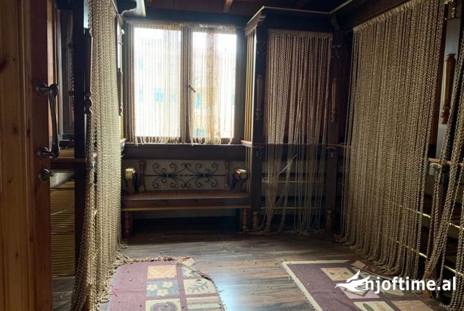 Shtepi ne shitje Duplex(shtepi me 2 kate) ne Tirane, 3+1, Mobilimi E mobiluar, Pagesa 270,000  Euro.