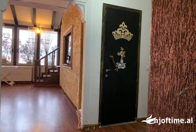 Shtepi ne shitje Duplex(shtepi me 2 kate) ne Tirane, 3+1, Mobilimi E mobiluar, Pagesa 270,000  Euro.