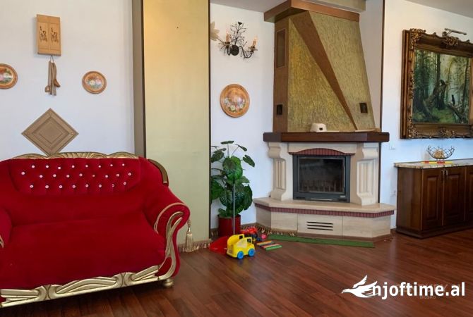 Shtepi ne shitje Duplex(shtepi me 2 kate) ne Tirane, 3+1, Mobilimi E mobiluar, Pagesa 270,000  Euro.