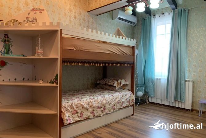 Shtepi ne shitje Duplex(shtepi me 2 kate) ne Tirane, 3+1, Mobilimi E mobiluar, Pagesa 270,000  Euro.