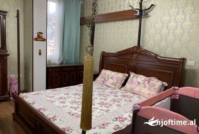 Shtepi ne shitje Duplex(shtepi me 2 kate) ne Tirane, 3+1, Mobilimi E mobiluar, Pagesa 270,000  Euro.