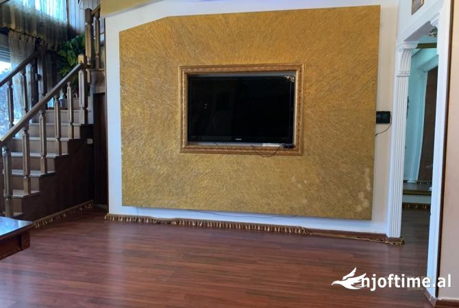 Shtepi ne shitje Duplex(shtepi me 2 kate) ne Tirane, 3+1, Mobilimi E mobiluar, Pagesa 270,000  Euro.