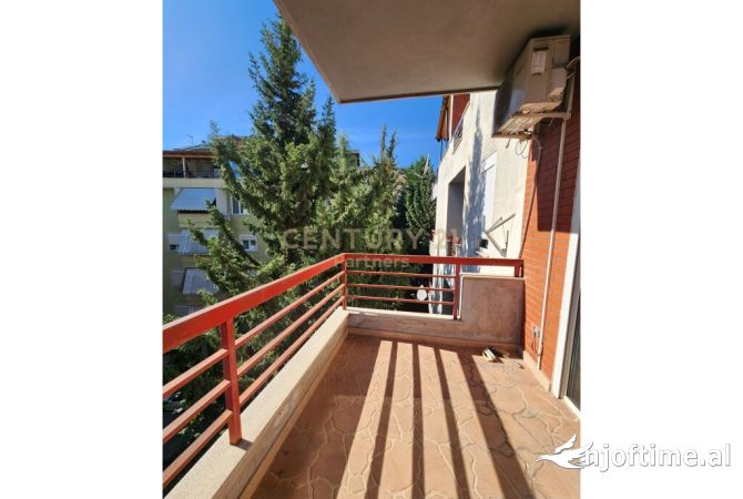 Shtepi me qera Apartament ne Tirane, 3+1, Mobilimi E mobiluar, Pagesa 800  Euro.