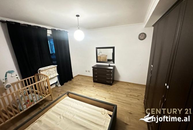 Shtepi ne shitje Apartament ne Tirane, 2+1, Mobilimi E mobiluar, Pagesa 168,000  Euro.
