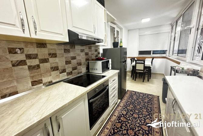 Shtepi ne shitje Apartament ne Tirane, 2+1, Mobilimi E mobiluar, Pagesa 168,000  Euro.