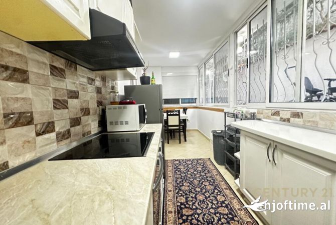 Shtepi ne shitje Apartament ne Tirane, 2+1, Mobilimi E mobiluar, Pagesa 168,000  Euro.