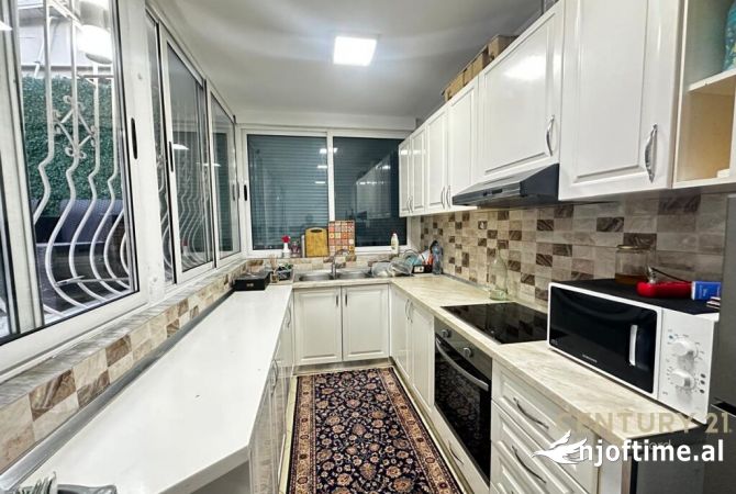 Shtepi ne shitje Apartament ne Tirane, 2+1, Mobilimi E mobiluar, Pagesa 168,000  Euro.