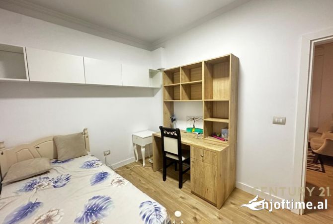Shtepi ne shitje Apartament ne Tirane, 2+1, Mobilimi E mobiluar, Pagesa 168,000  Euro.