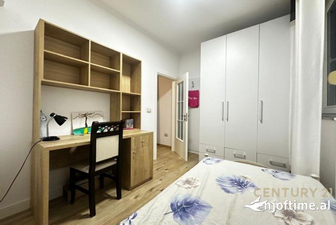 Shtepi ne shitje Apartament ne Tirane, 2+1, Mobilimi E mobiluar, Pagesa 168,000  Euro.