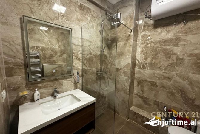 Shtepi ne shitje Apartament ne Tirane, 2+1, Mobilimi E mobiluar, Pagesa 168,000  Euro.