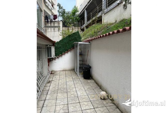 Shtepi ne shitje Apartament ne Tirane, 2+1, Mobilimi E mobiluar, Pagesa 168,000  Euro.