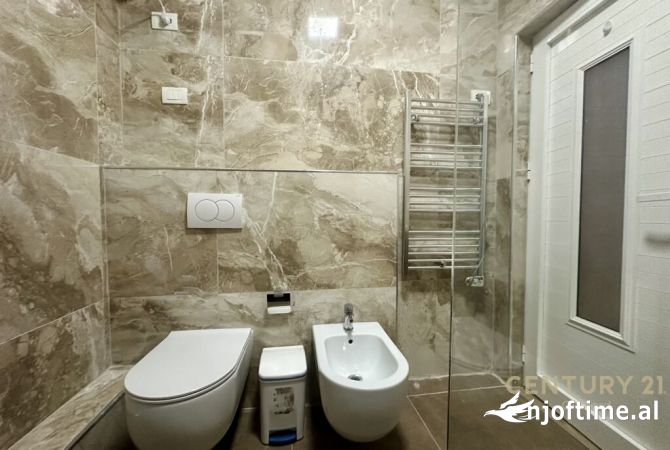 Shtepi ne shitje Apartament ne Tirane, 2+1, Mobilimi E mobiluar, Pagesa 168,000  Euro.