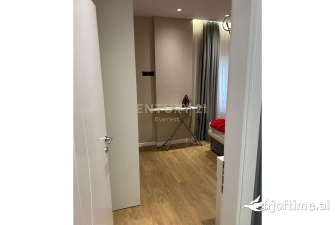 Shtepi me qera Apartament ne Tirane, 2+1, Mobilimi E mobiluar, Pagesa 1,000  Euro.