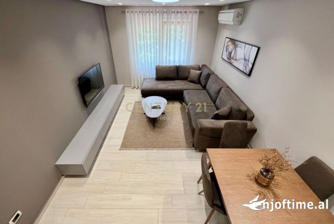 Shtepi me qera Apartament ne Tirane, 3+1, Mobilimi E mobiluar, Pagesa 1,000  Euro.