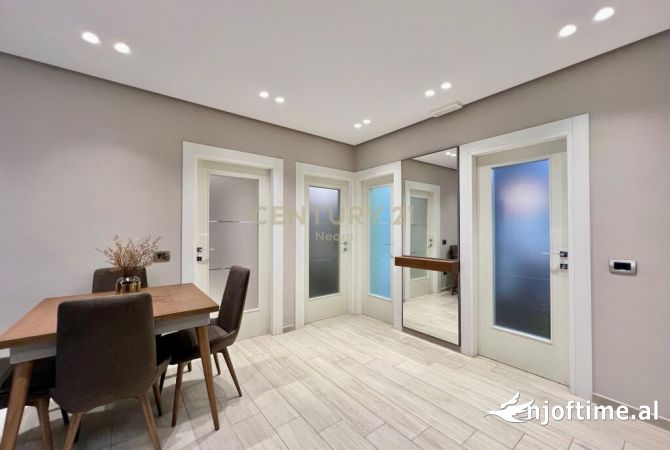 Shtepi me qera Apartament ne Tirane, 3+1, Mobilimi E mobiluar, Pagesa 1,000  Euro.