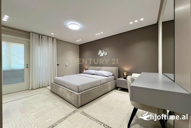 Shtepi me qera Apartament ne Tirane, 3+1, Mobilimi E mobiluar, Pagesa 1,000  Euro.