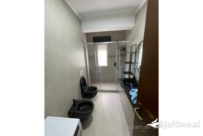 Shtepi me qera Apartament ne Tirane, 3+1, Mobilimi E mobiluar, Pagesa 850  Euro.