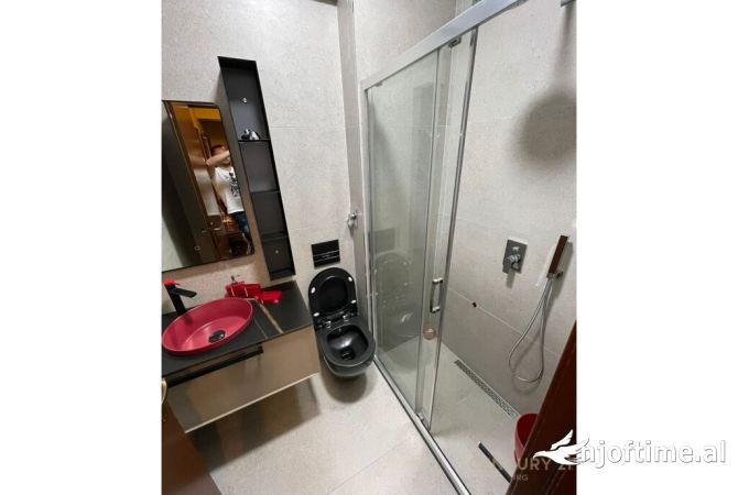 Shtepi me qera Apartament ne Tirane, 3+1, Mobilimi E mobiluar, Pagesa 850  Euro.