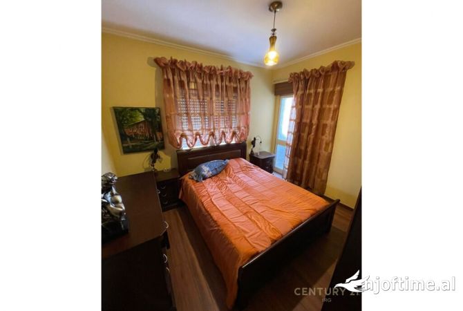 Shtepi me qera Apartament ne Tirane, 3+1, Mobilimi E mobiluar, Pagesa 850  Euro.