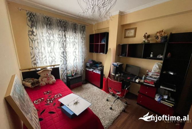 Shtepi me qera Apartament ne Tirane, 3+1, Mobilimi E mobiluar, Pagesa 850  Euro.