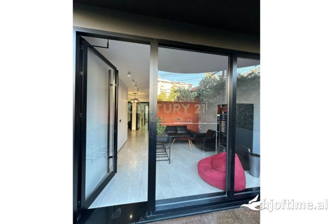 Ambient biznesi me qera 3+1 ne Tirane - 1,000 Euro