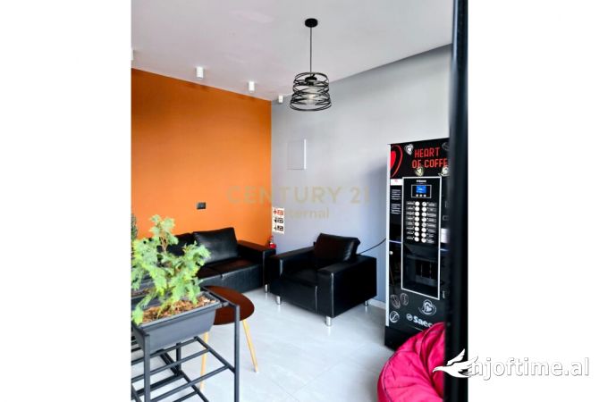 Ambient biznesi me qera 3+1 ne Tirane - 1,000 Euro
