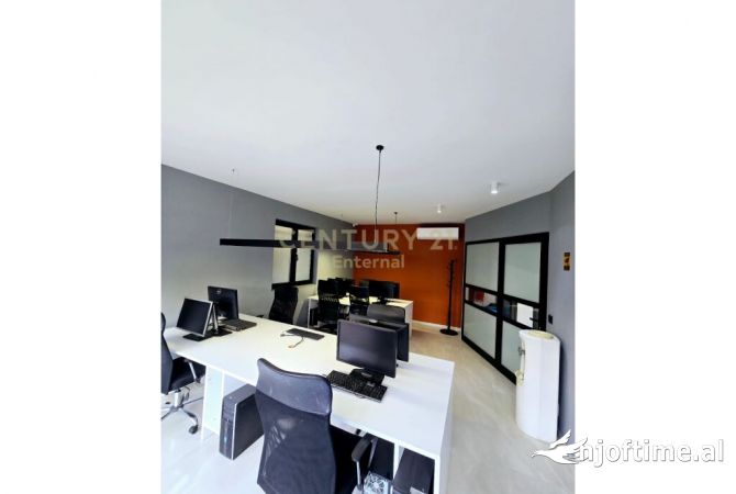 Ambient biznesi me qera 3+1 ne Tirane - 1,000 Euro