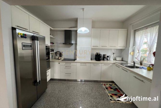 Shtepi me qera 2+1 ne Tirane - 1,000 Euro