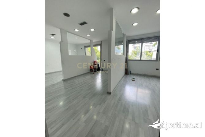 Ambient biznesi me qera 3+1 ne Tirane - 1,000 Euro