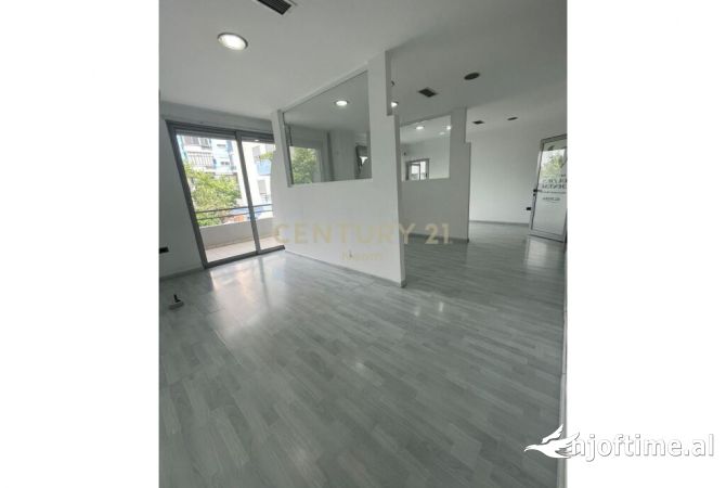Ambient biznesi me qera 3+1 ne Tirane - 1,000 Euro
