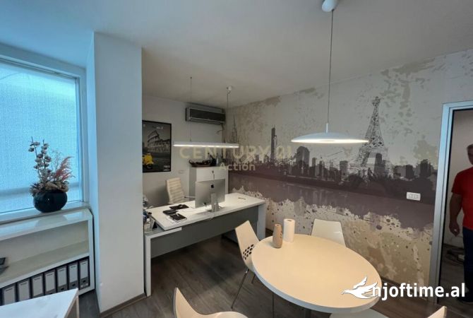 JEPET ZYRE PER QIRA PAS EYE OF TIRANA ,NE QENDER!