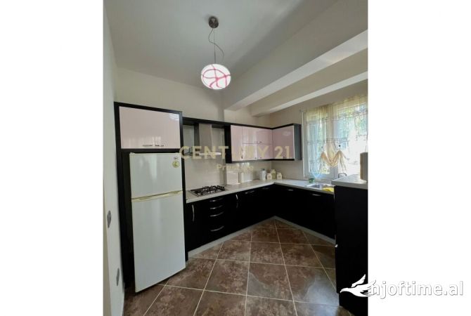 Shtepi me qera 3+1 ne Durres - 1,000 Euro