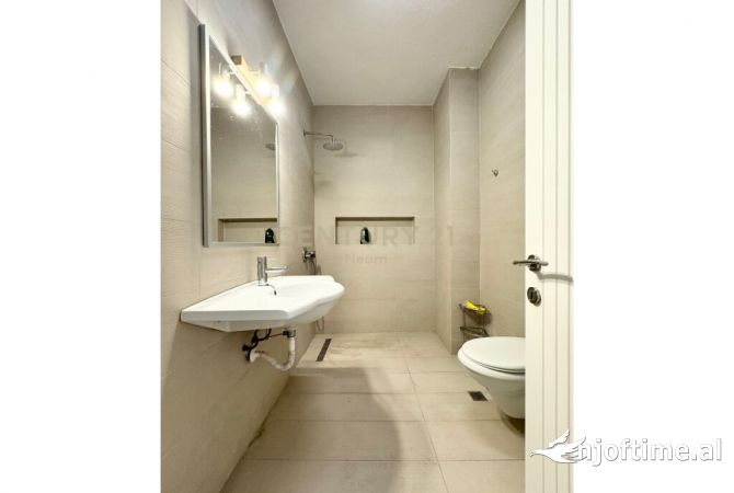 Shtepi ne shitje Apartament ne Tirane, 2+1, Mobilimi E mobiluar, Pagesa 195,000  Euro.