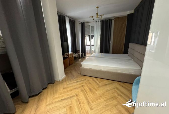 Shtepi ne shitje Duplex(shtepi me 2 kate) ne Tirane, 2+1, Mobilimi E mobiluar, Pagesa 280,000  Euro.