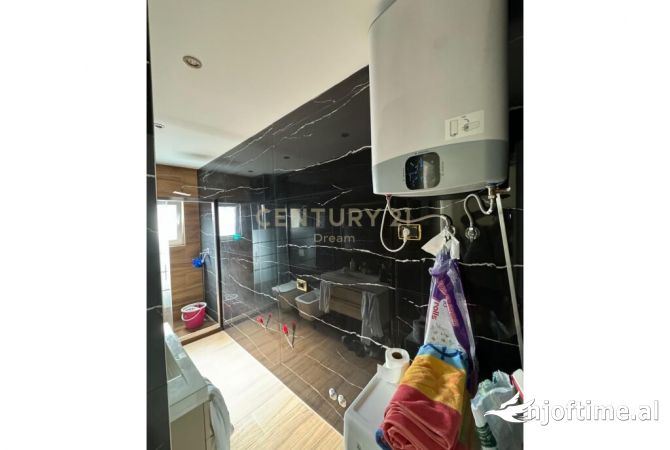 Shtepi ne shitje Duplex(shtepi me 2 kate) ne Tirane, 2+1, Mobilimi E mobiluar, Pagesa 280,000  Euro.