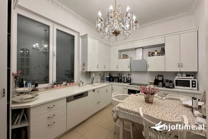 Shtepi ne shitje Vila Luksoze ne Kavaje, 7+1, Mobilimi E mobiluar, Pagesa 1,250,000  Euro.