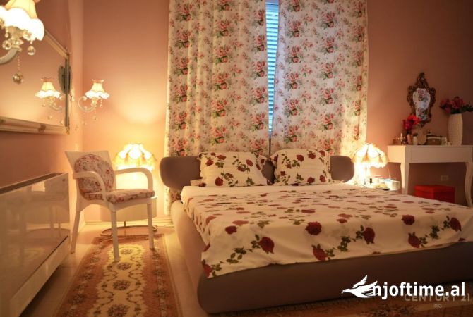 Shtepi ne shitje Vila Luksoze ne Kavaje, 7+1, Mobilimi E mobiluar, Pagesa 1,250,000  Euro.